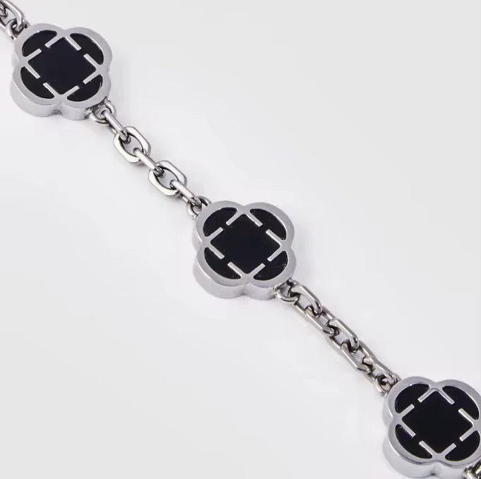 Fortis Clover Cuff (Silver)